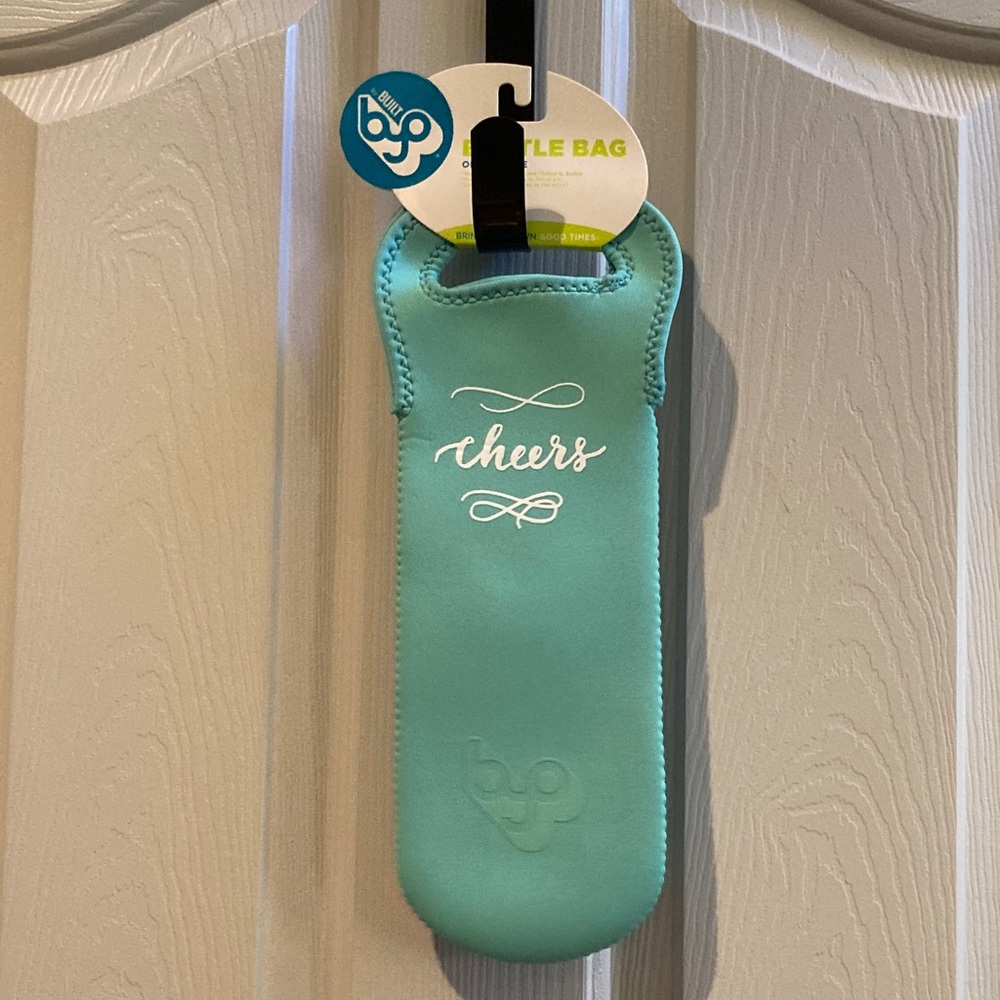 NWT Built Cheers Bottle Bag